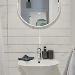 White Door Heart Of 4 Appartamento