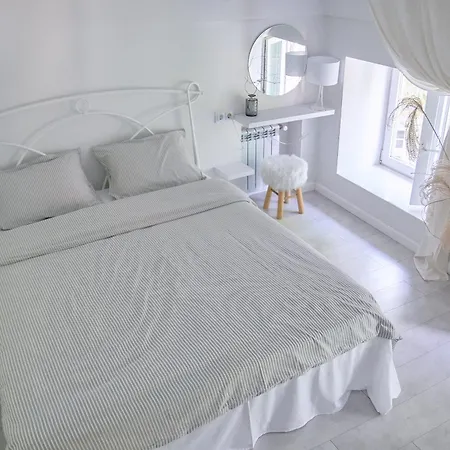 White Door Heart Of 4 *