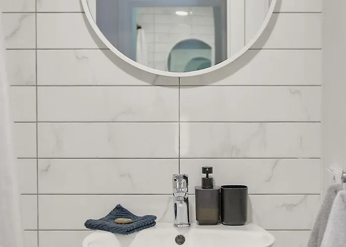 White Door Heart Of 4 Apartamento