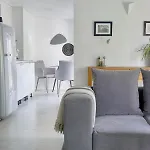 White Door Heart Of 4 Apartment *