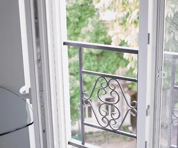 White Door Heart Of 4 Апартаменти Одеса